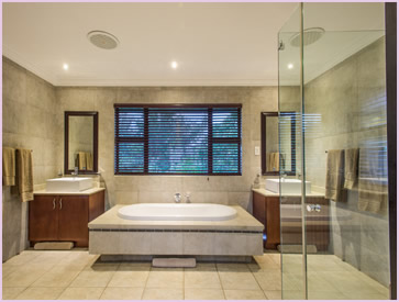 The main bathroom of the Acaciaood Villa