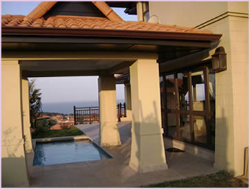 Zimbali Holiday Home's Acaciawood villa has a splash pool, which has a wonderful view of the Indian Ocean
